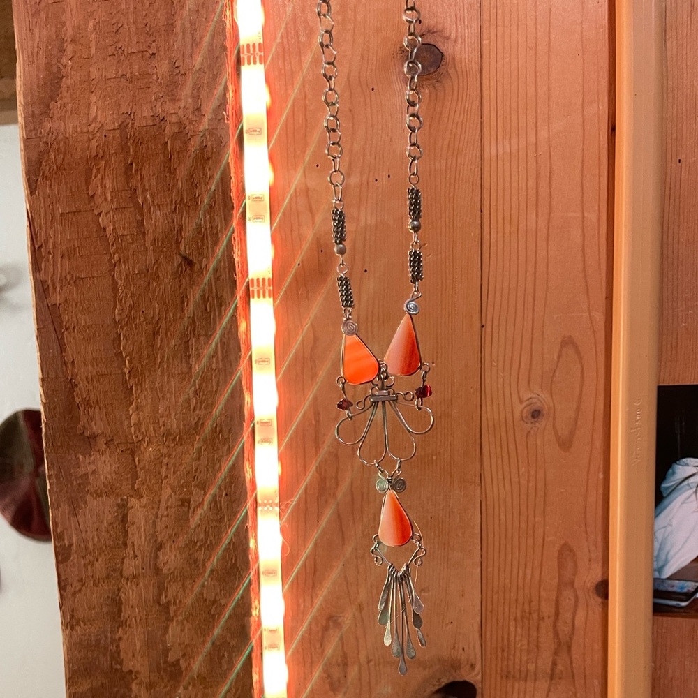 Elegant Silver and carnelian necklace